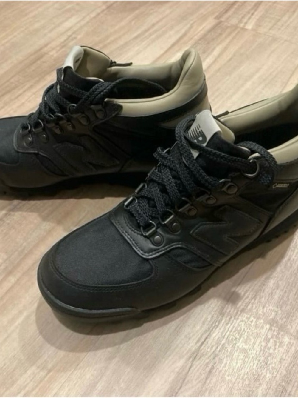 New Balance Men’s Black Outdoor Hiking Shoes VIBRAM GORETEX Size 7 NWT
